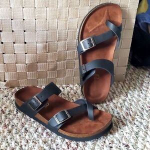 Mountain Sole Black Sandal Size 7